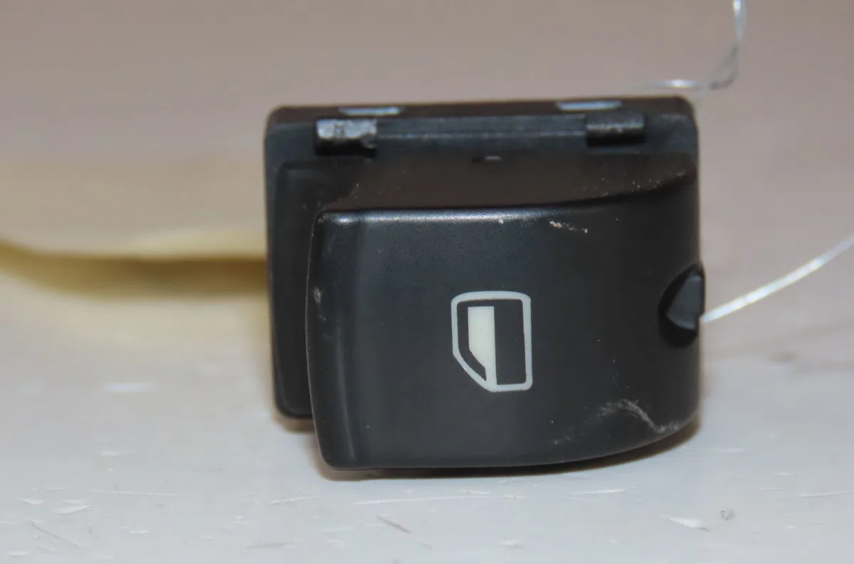 Commande lève-glace porte avant droite Audi A8 D3 (4E2, 4E8) 3.0 tdi quattro (2003-2010) occasion — photo 2