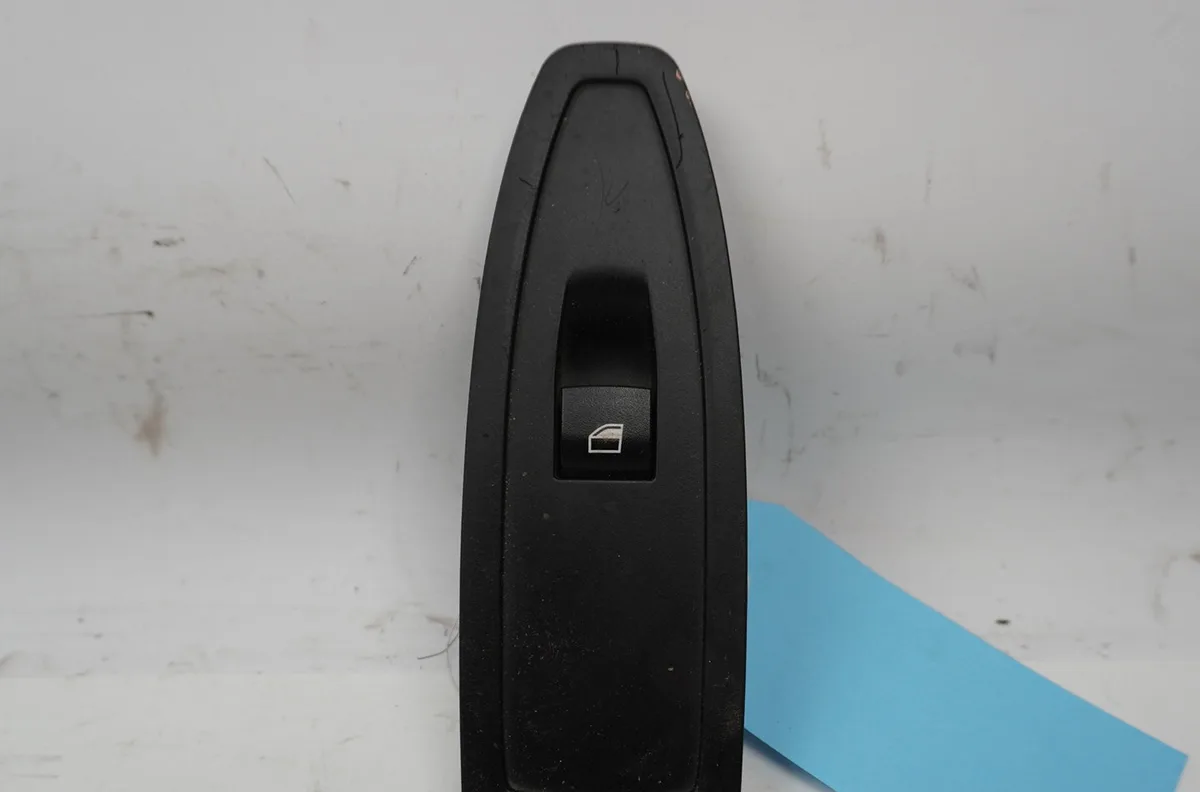 Commande lève-glace porte avant droite B.M.W. SERIE 3 VI 2.0D 136ch occasion