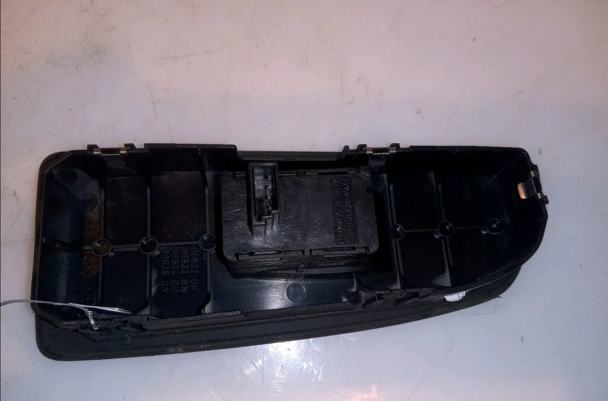 Commande lève-glace porte avant droite Bmw 1 (E87) 118 d (2004-2007) occasion