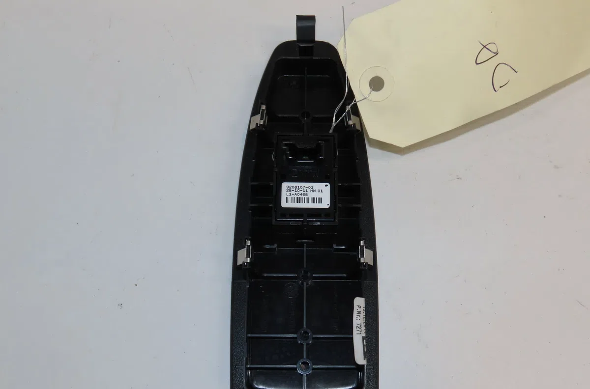 Commande lève-glace porte avant droite Bmw 1 (F20) 116 d (2012-2015) occasion
