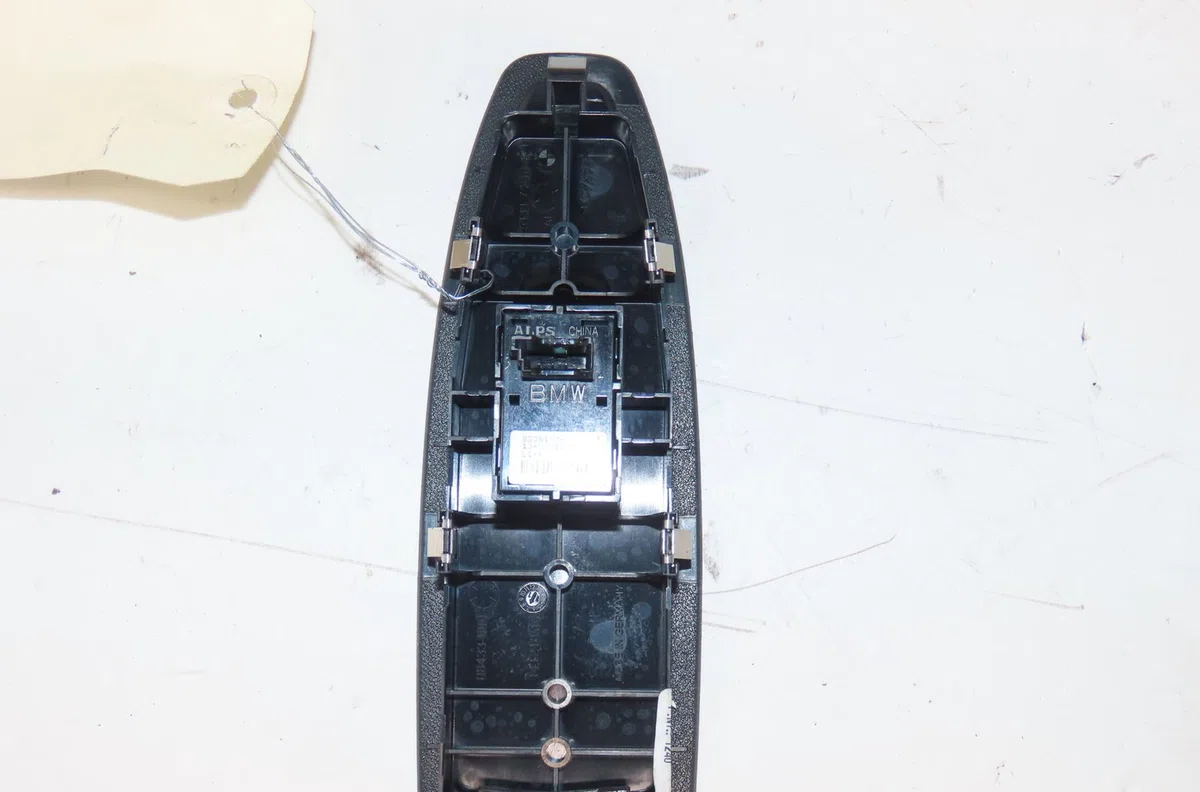 Commande lève-glace porte avant droite Bmw 1 (F20) 118 d (2011-2015) occasion — photo 2