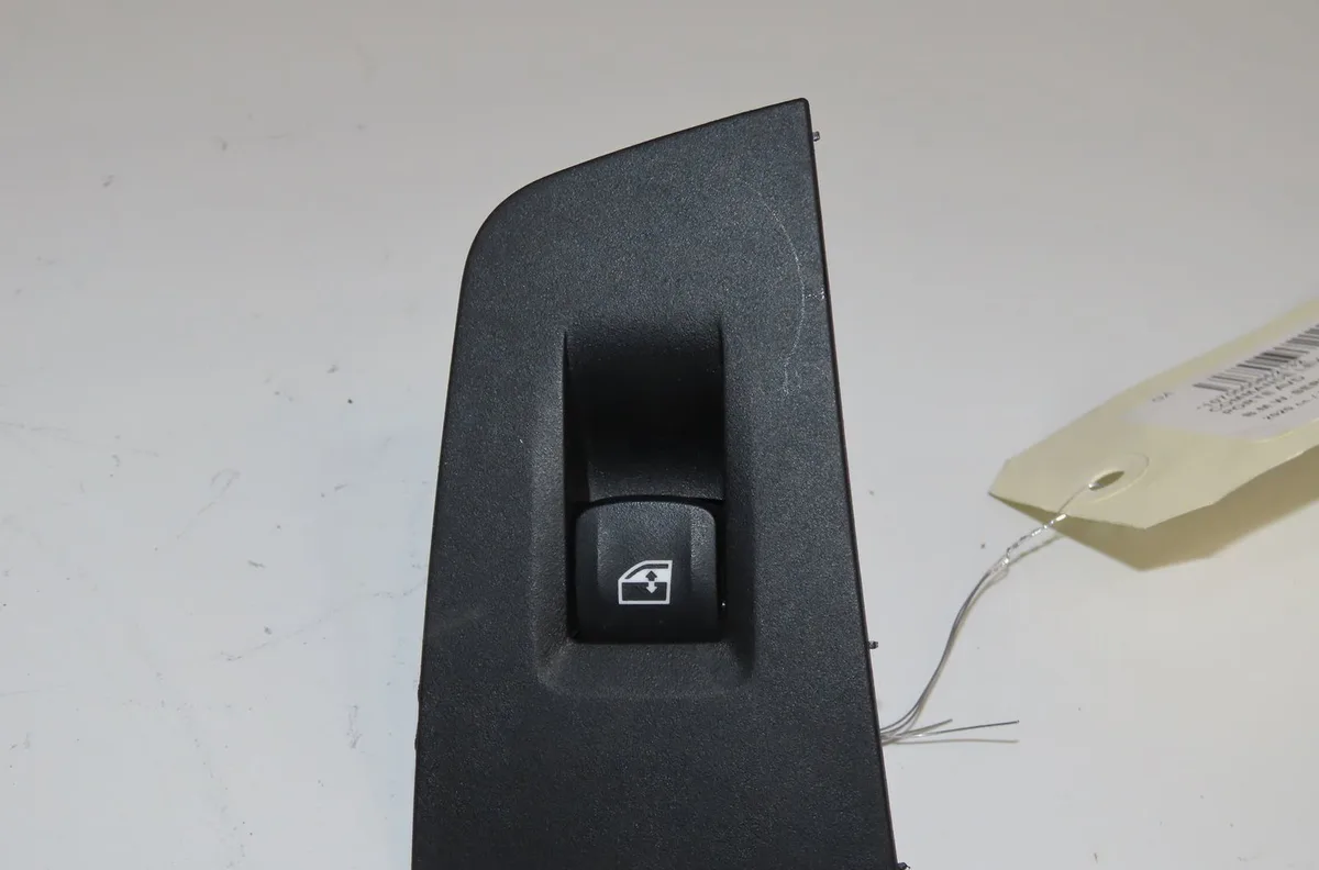 Commande lève-glace porte avant droite Bmw 1 (F40) 116 d (2019) occasion