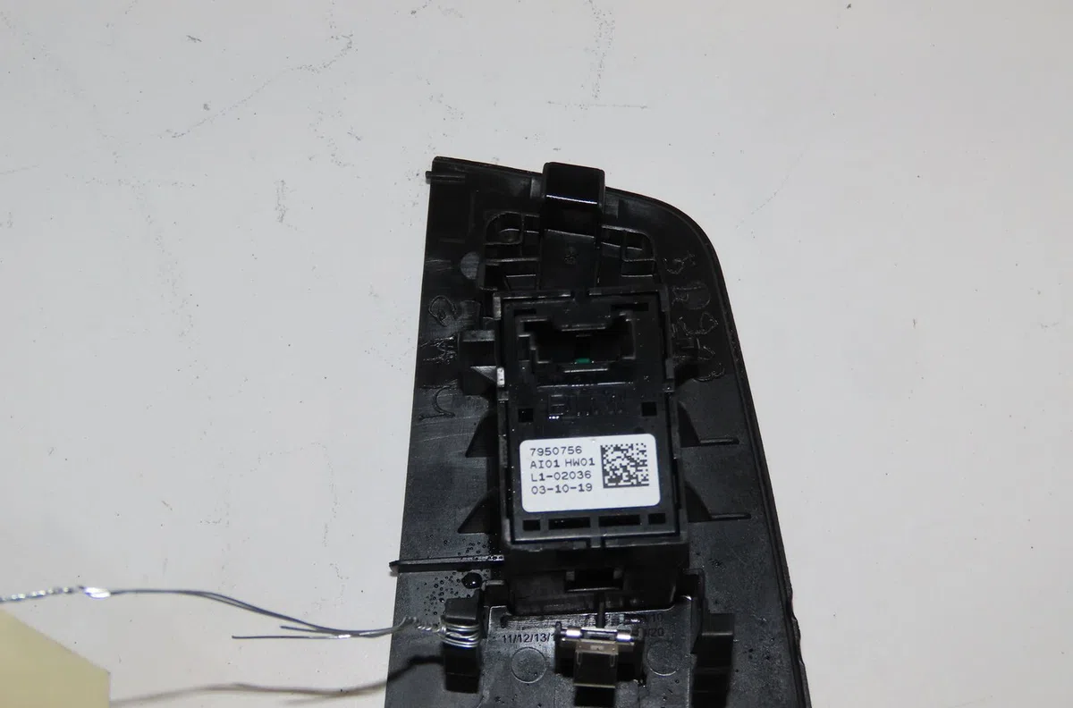 Commande lève-glace porte avant droite Bmw 1 (F40) 116 d (2019) occasion — photo 2