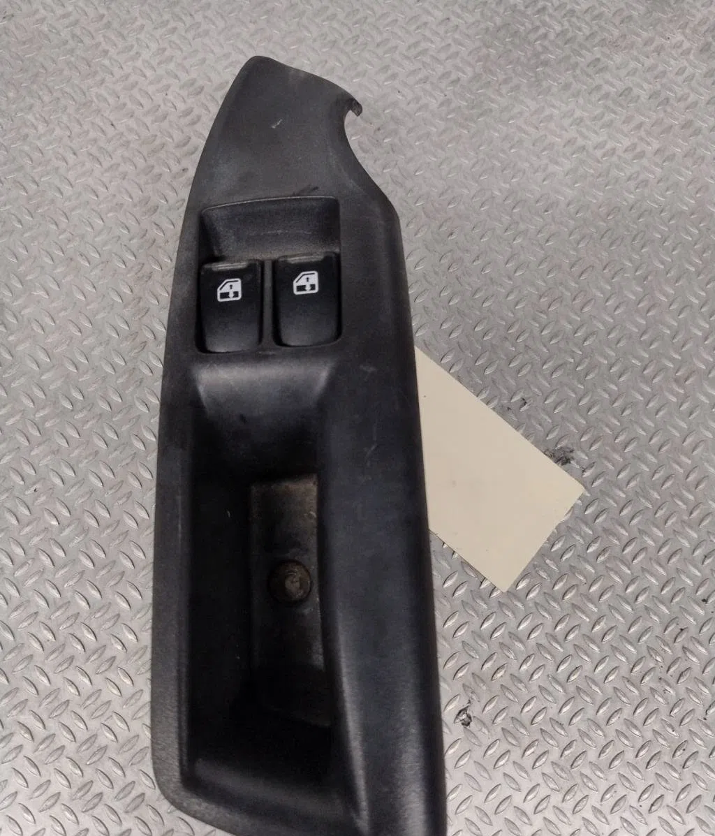 Commande lève-glace porte avant droite CHEVROLET AVEO 1  AVEO 1 occasion — photo 4