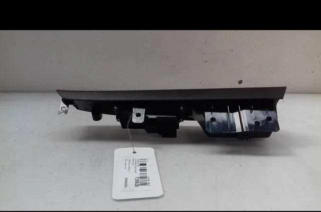 Commande lève-glace porte avant droite Chevrolet CRUZE 3-5 portes (J305) 1.7 d (2012-2015) occasion — photo 2