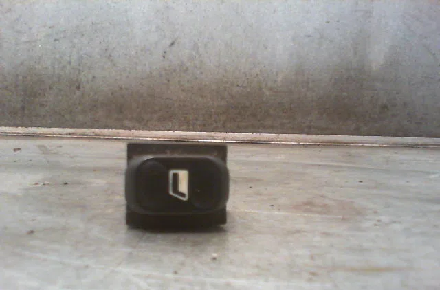 Commande lève-glace porte avant droite CITROEN BERLINGO 2000 occasion — photo 3