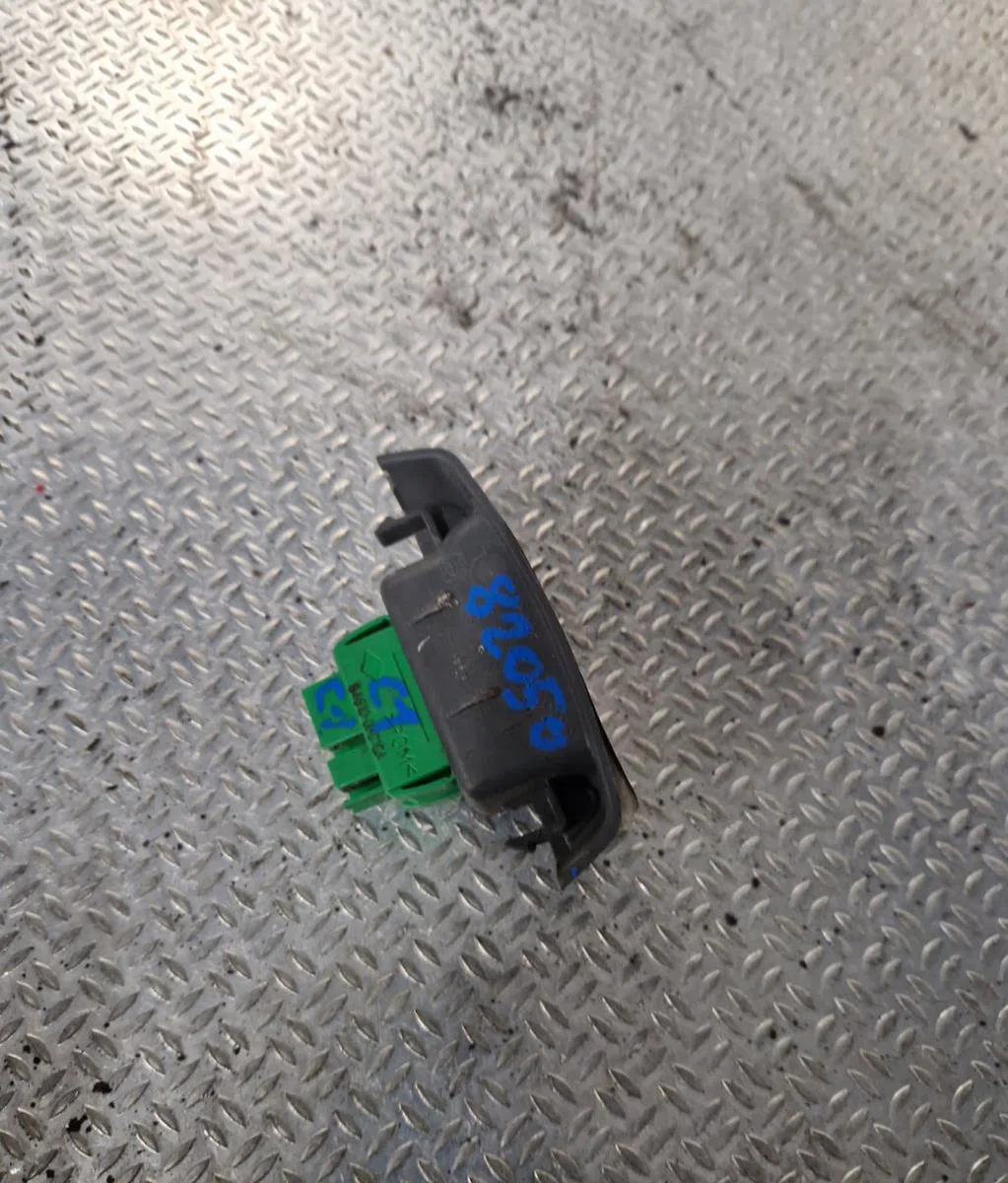 Commande lève-glace porte avant droite CITROEN C1 1  C1 1 PHASE 2 occasion — photo 2