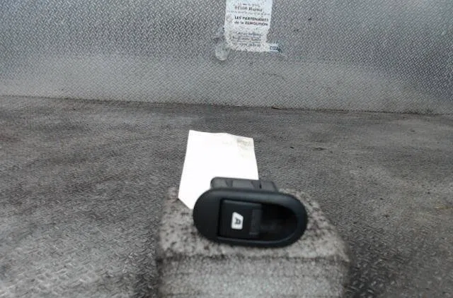 Commande lève-glace porte avant droite CITROEN C2  C2 PHASE 1 occasion