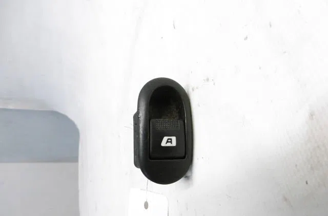 Commande lève-glace porte avant droite CITROEN C3 2005 occasion — photo 3