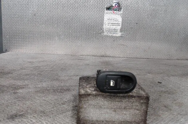 Commande lève-glace porte avant droite Citroen C3 I (FC_, FN_) 1.6 16v hdi (2005) occasion — photo 2