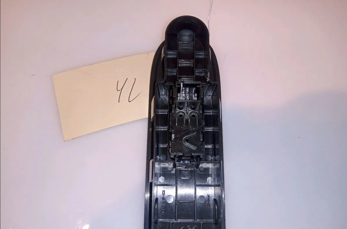 Commande lève-glace porte avant droite Citroen C3 II (SC_) 1.2 vti 82 (2012-2016) 5 portes occasion — photo 2