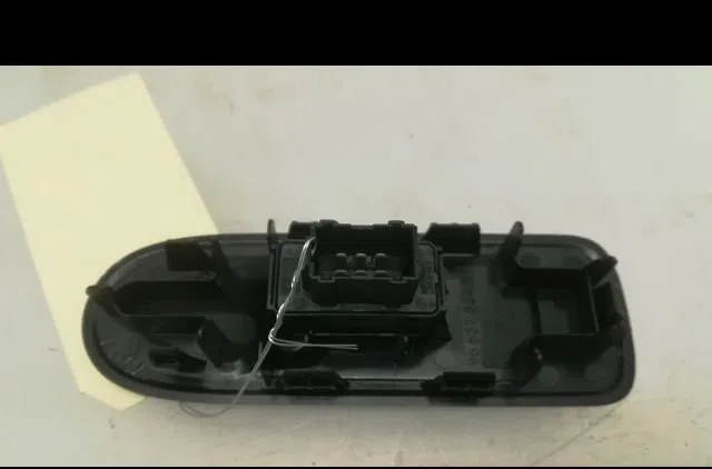 Commande lève-glace porte avant droite Citroën C3 II (SC_) 1.4 hdi 70 (sc8hzc, sc8hr0, sc8hp4) (2009) 5 portes occasion — photo 2