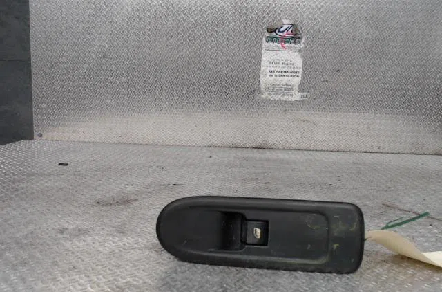 Commande lève-glace porte avant droite Citroen C3 II (SC_) 1.6 hdi (2009-2016) 5 portes occasion — photo 2