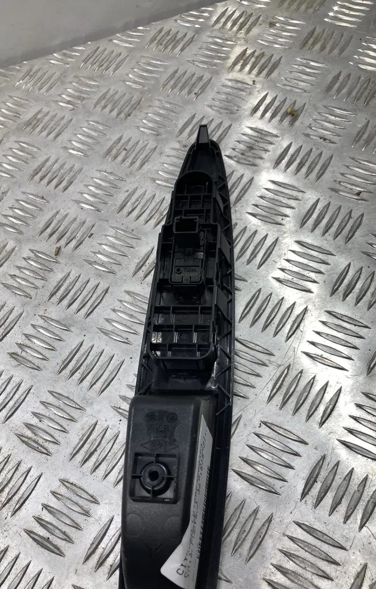 Commande lève-glace porte avant droite CITROEN C4 1 PHASE 1 occasion — photo 3