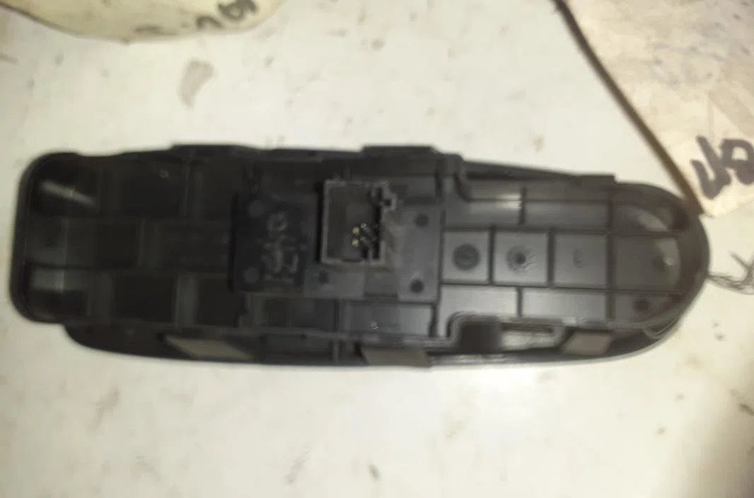 Commande lève-glace porte avant droite Citroen C4 GRAND PICASSO I (UA_) 2.0 hdi 138 (2006-2013) occasion — photo 2