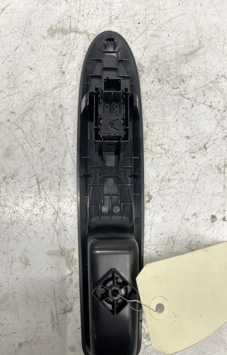 Commande lève-glace porte avant droite Citroen C4 II (NC_) 1.6 hdi 110 (2009) 5 portes occasion — photo 2