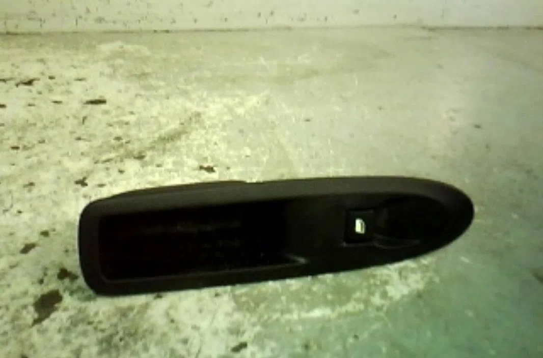 Commande lève-glace porte avant droite Citroen C4 II (NC_) 2.0 hdi - bluehdi 150 (2009) occasion — photo 2