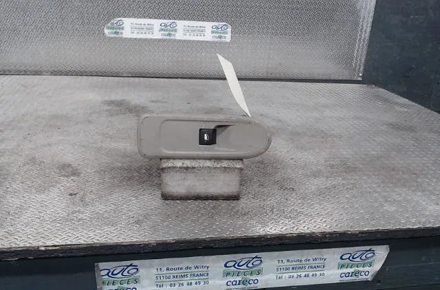 Commande lève-glace porte avant droite CITROEN C5 2  C5 2 BREAK occasion — photo 2