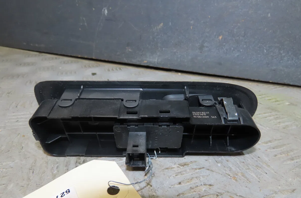 Commande lève-glace porte avant droite Citroen C5 III Break (RW_) 1.6 hdi 110 (2008) 5 portes occasion