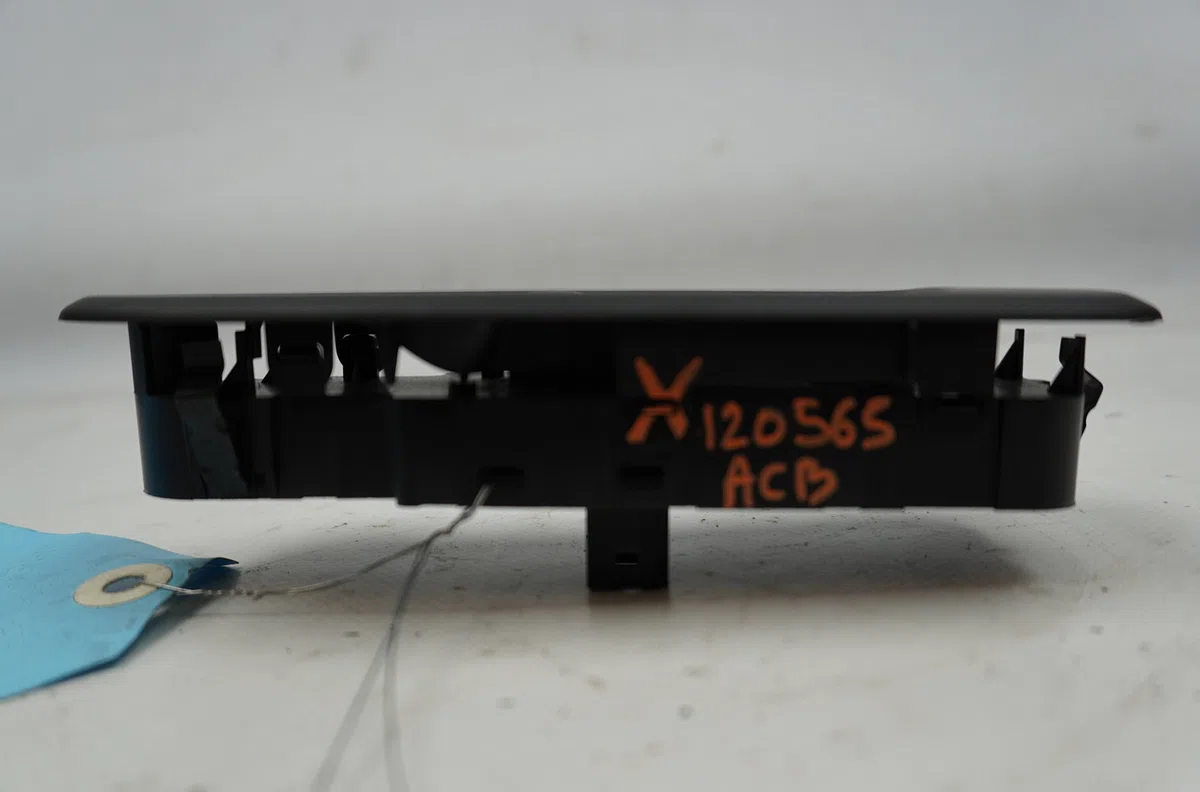 Commande lève-glace porte avant droite Citroen C5 III Break (RW_) 2.0 hdi 140 (2009) 5 portes occasion — photo 2