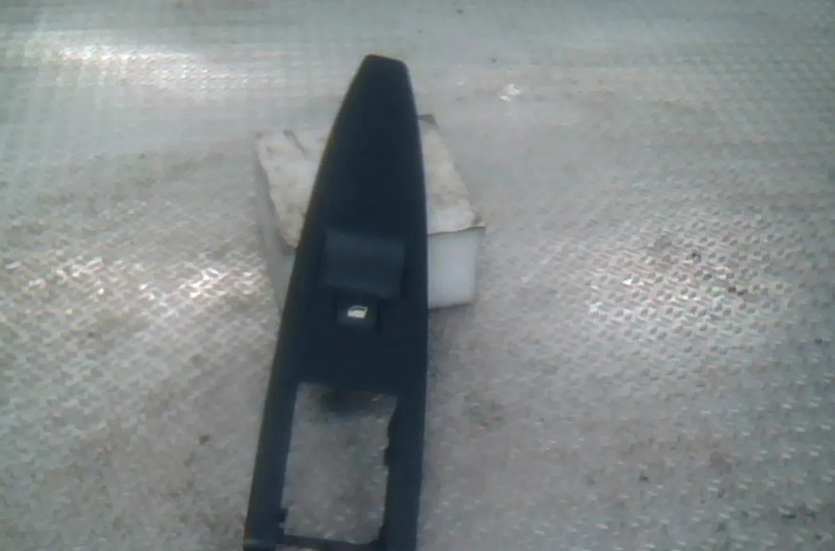 Commande lève-glace porte avant droite CITROEN C6 occasion — photo 2