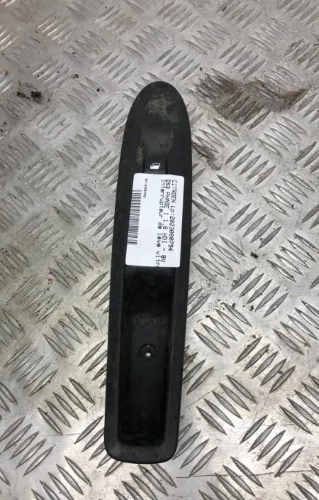 Commande lève-glace porte avant droite CITROEN DS3 PHASE 1 occasion