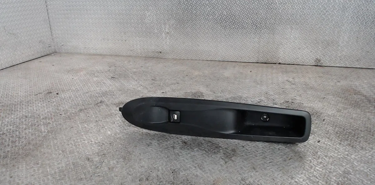 Commande lève-glace porte avant droite Citroen DS4 (NX_) 1.6 hdi 110 (2011-2015) occasion — photo 2