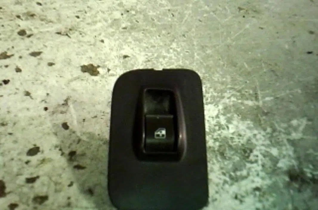 Commande lève-glace porte avant droite Citroen NEMO Camionnette-Monospace (AA_) 1.4 hdi (2008) 4 portes occasion