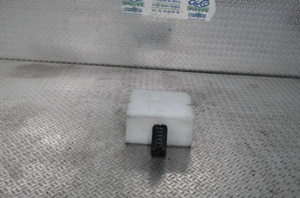 Commande lève-glace porte avant droite CITROEN ZX PHASE 2 occasion — photo 2