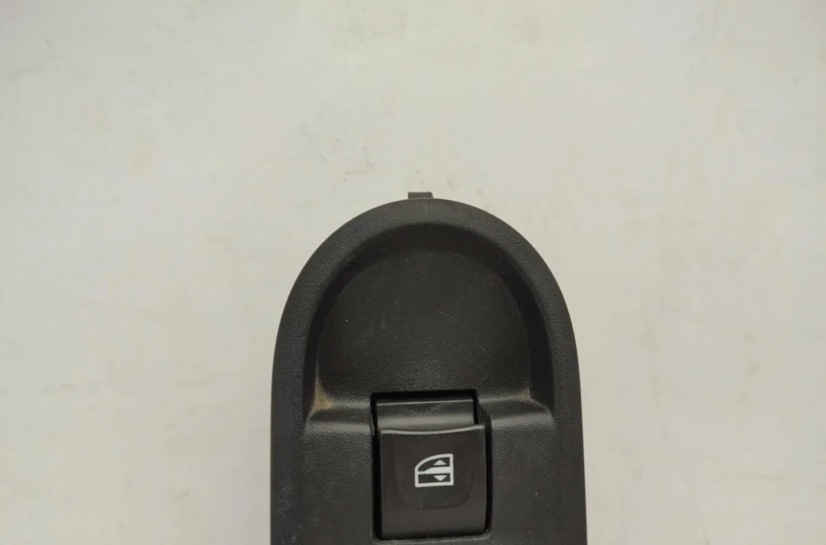 Commande lève-glace porte avant droite DACIA DUSTER 1 PHASE 2 occasion
