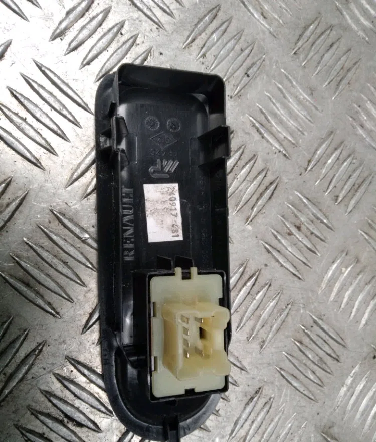 Commande lève-glace porte avant droite Dacia DUSTER (HS_) 1.2 tce 125 (2013-2018) occasion — photo 2