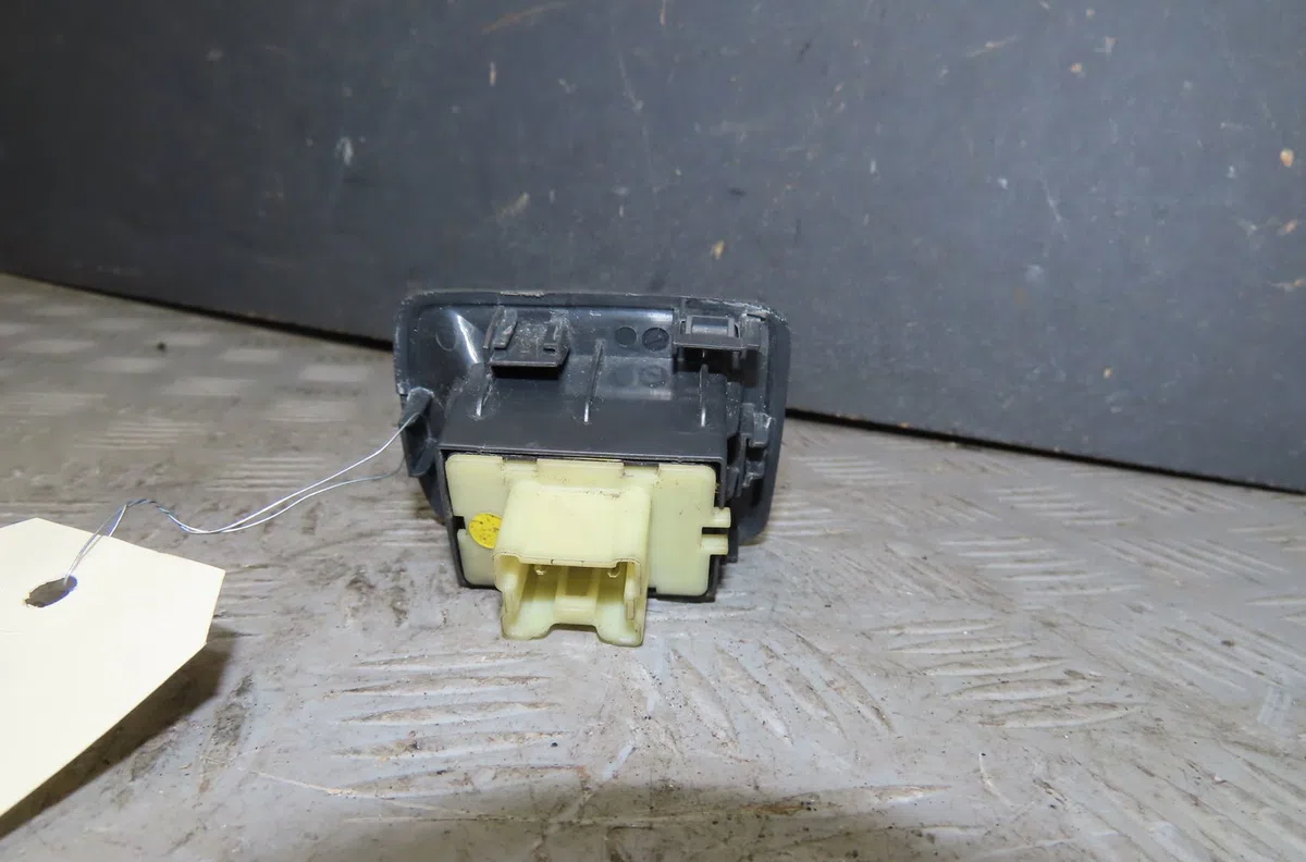 Commande lève-glace porte avant droite Dacia SANDERO 1.6 mpi 85 (bs03) (2010-2013) occasion — photo 3