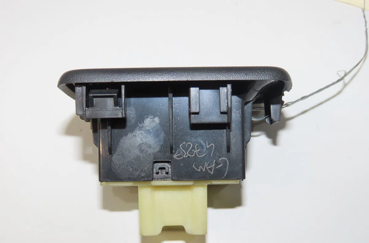 Commande lève-glace porte avant droite Dacia SANDERO II 1.0 sce 75 (b8jc, b8jd) (2016) occasion — photo 2