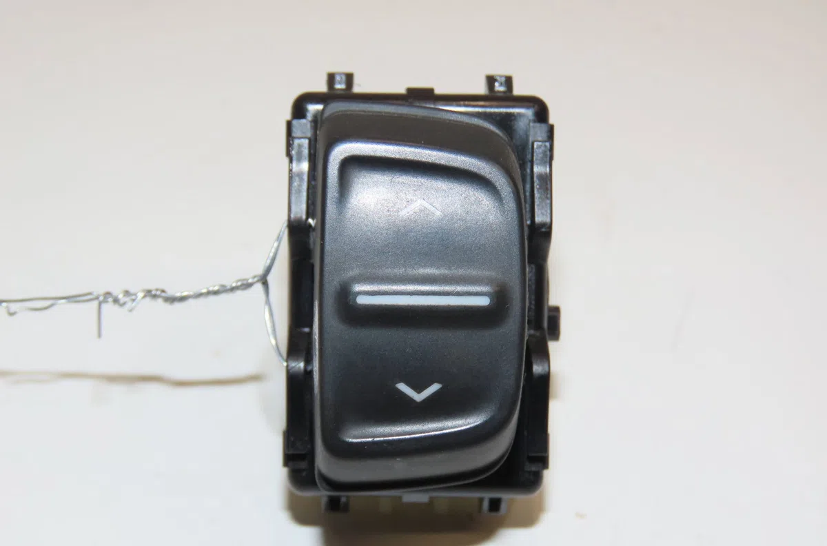 Commande lève-glace porte avant droite Dacia SANDERO II 1.5 dci (2012) 5 portes occasion