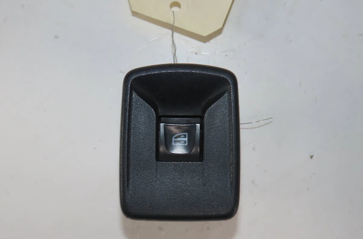 Commande lève-glace porte avant droite Dacia SANDERO II 1.5 dci (2012) 5 portes occasion