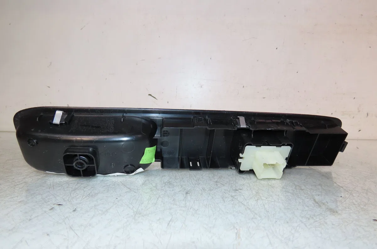 Commande lève-glace porte avant droite Dacia SANDERO III 1.0 sce 65 (2021) occasion — photo 2