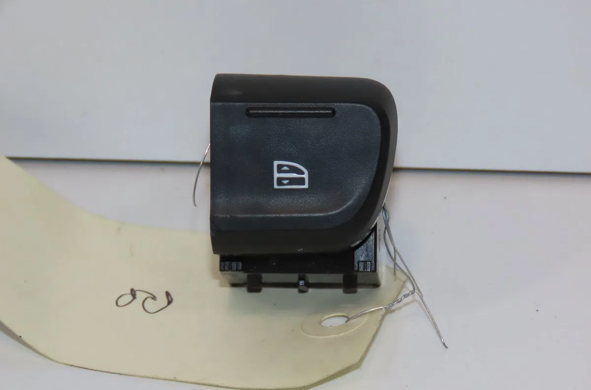 Commande lève-glace porte avant droite Dacia SPRING Ev (b6m1) (2020) 5 portes occasion — photo 4