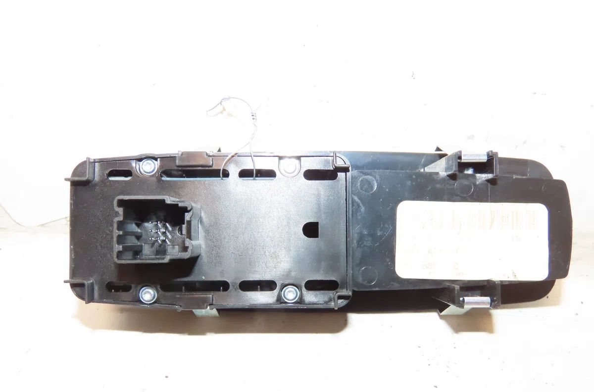 Commande lève-glace porte avant droite DODGE 1500 RAM occasion — photo 2