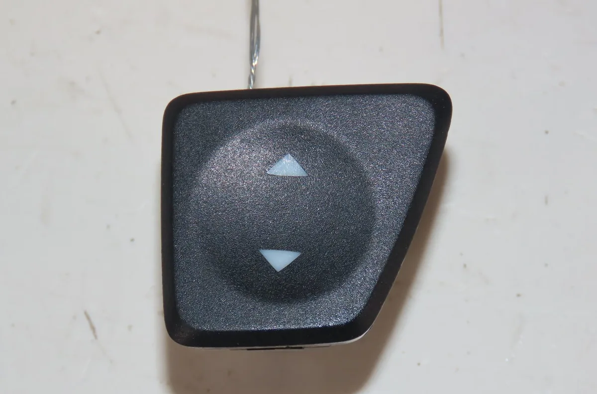 Commande lève-glace porte avant droite Fiat 500 (312_) 0.9 (312axg1a, 312.axg11) (2010) occasion