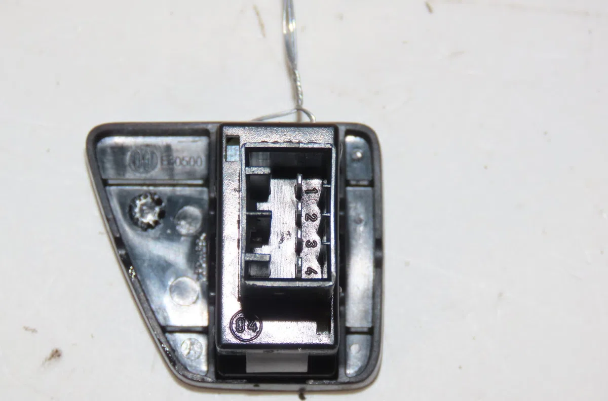 Commande lève-glace porte avant droite Fiat 500 (312_) 0.9 (312axg1a, 312.axg11) (2010) occasion — photo 2