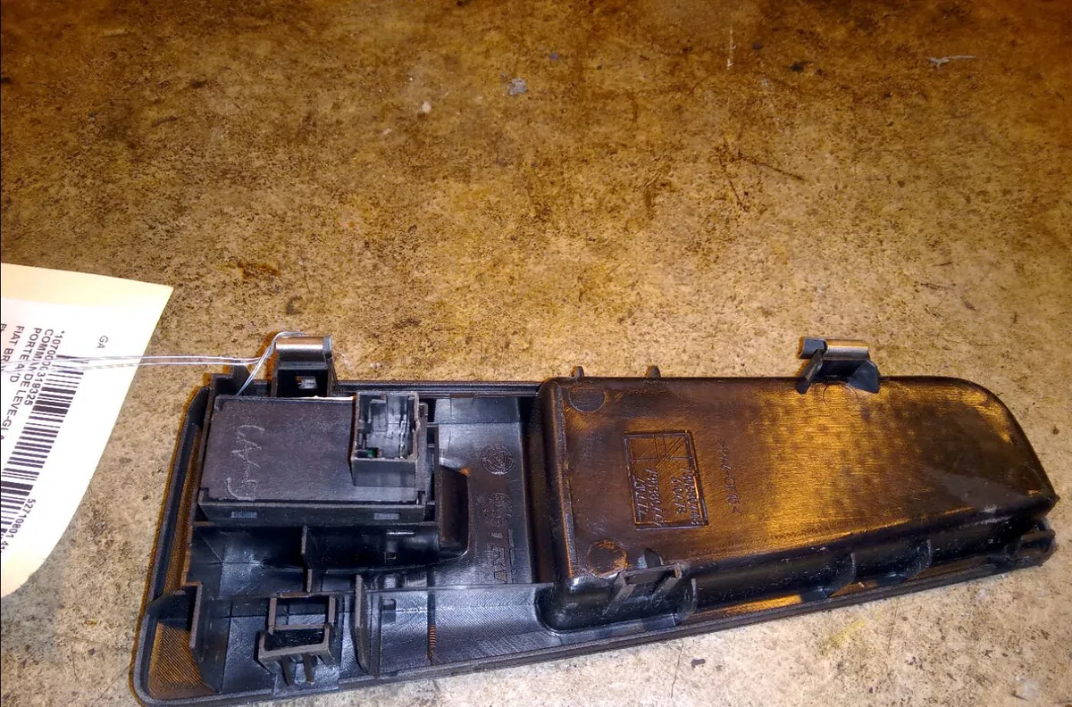 Commande lève-glace porte avant droite Fiat BRAVO II (198_) 1.9 d multijet (198axb1a) (2007-2014) occasion — photo 2
