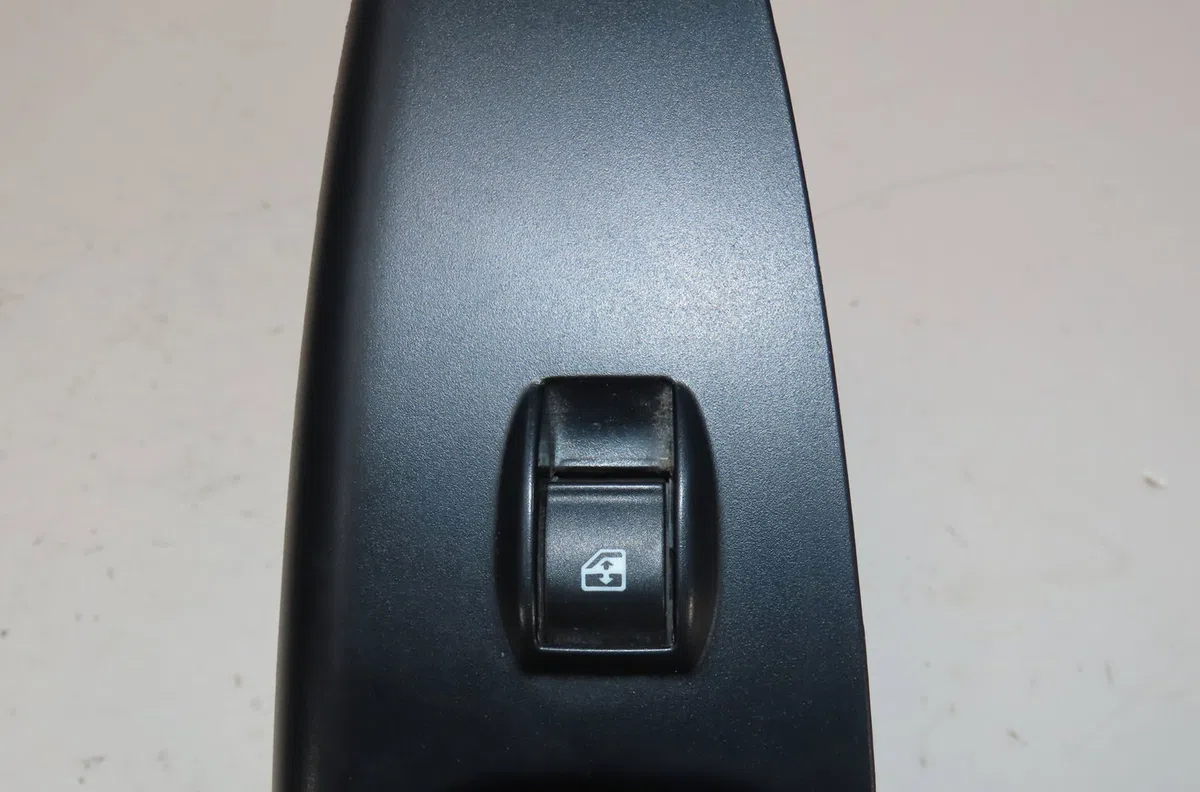 Commande lève-glace porte avant droite Fiat DOBLO Cargo (263_) 1.6 d multijet (2010) occasion — photo 2