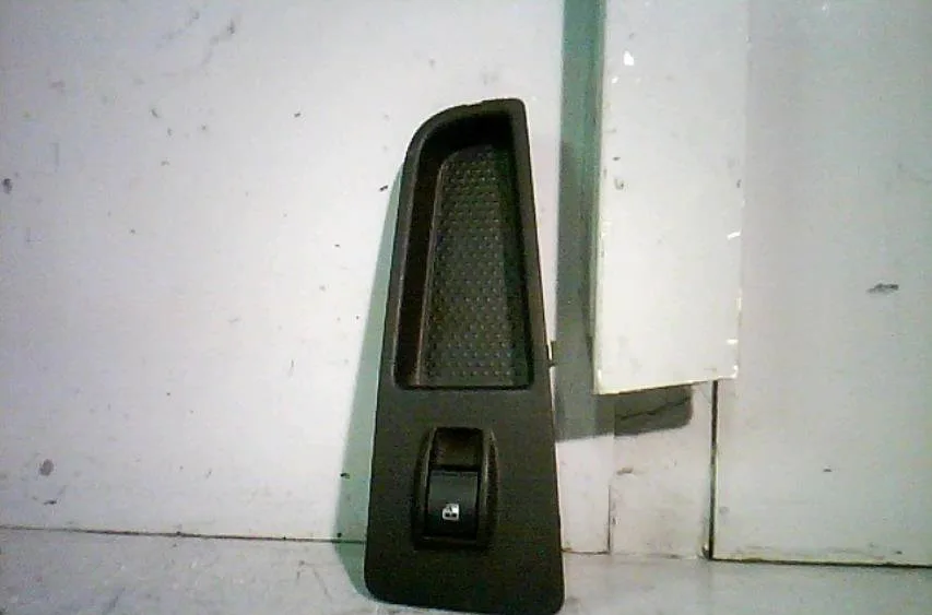 Commande lève-glace porte avant droite Fiat GRANDE PUNTO (199_) 1.2 (2005) occasion