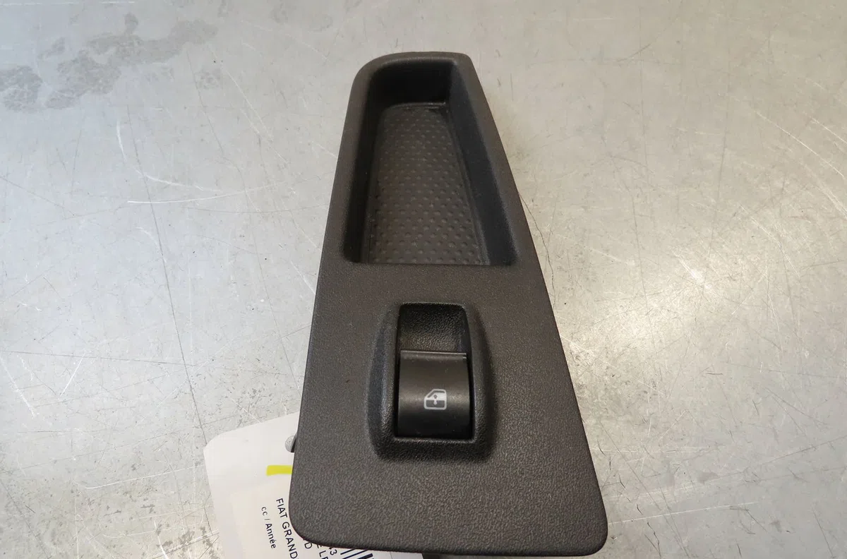 Commande lève-glace porte avant droite Fiat GRANDE PUNTO (199_) 1.4 (199axb11, 199axb1a, 199bxb1a, 199axl1a) (2005-2015) occasion