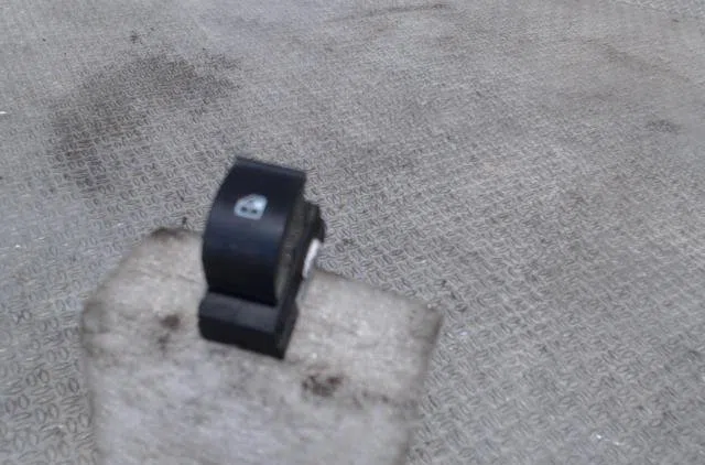 Commande lève-glace porte avant droite FIAT PUNTO EVO 3  PUNTO EVO 3 occasion — photo 2