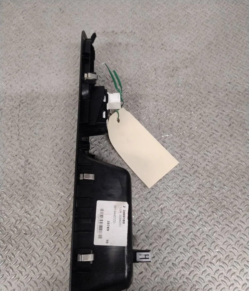 Commande lève-glace porte avant droite Fiat SCUDO Camionnette 1.5 multijet 120 (506) (2022) occasion — photo 2