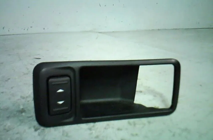 Commande lève-glace porte avant droite FORD C-MAX 1 PHASE 1 occasion — photo 2