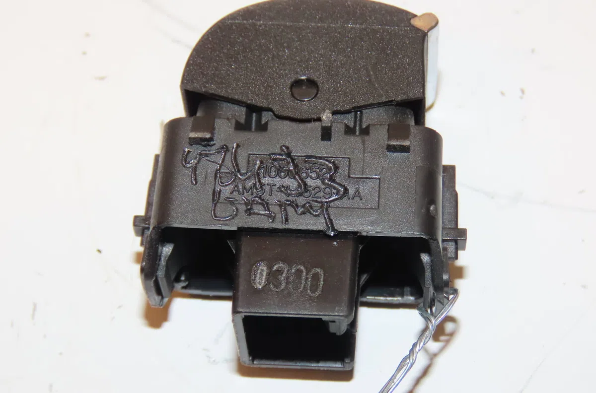Commande lève-glace porte avant droite Ford C-MAX II (DXA-CB7, DXA-CEU) 1.6 tdci (2010-2019) 5 portes occasion — photo 2