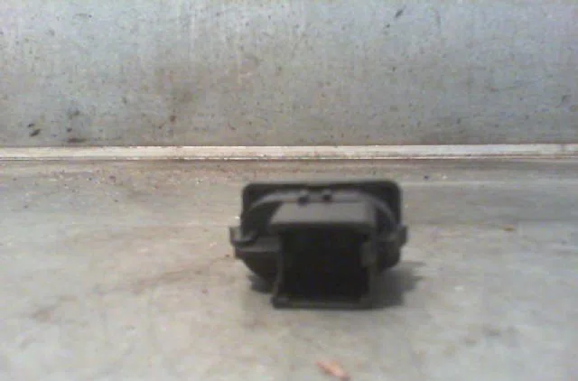 Commande lève-glace porte avant droite FORD FOCUS 2004 occasion — photo 2