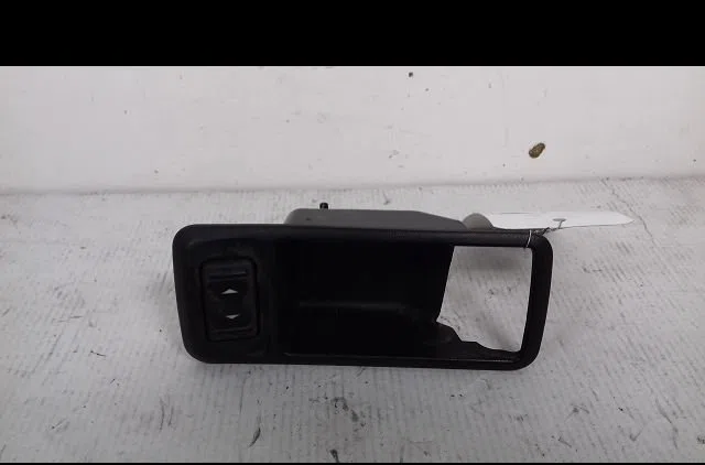 Commande lève-glace porte avant droite Ford FOCUS C-MAX (DM2) 2.0 tdci (2003-2007) occasion — photo 3